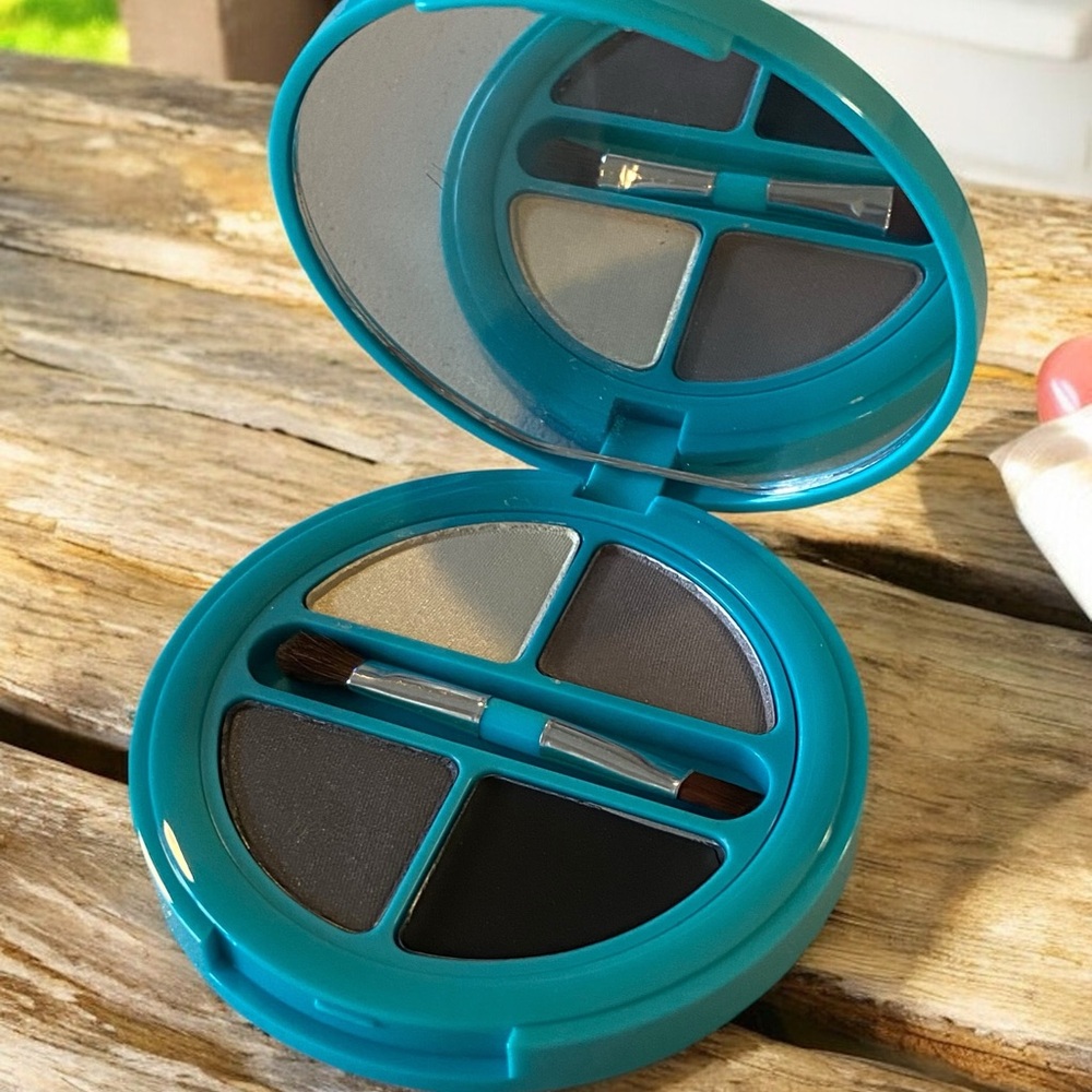 💎 CARMINDY BEAUTY & CO EPIC EYESHADOW QUAD - MYSTIC-ONYX-CELESTIAL-LEGEND